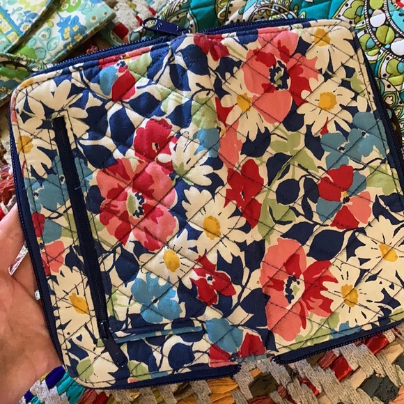 VERA BRADLEY LOT - Picture 6 of 11